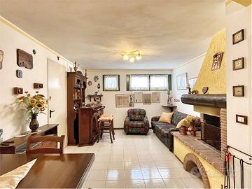 PORZIONE CENTRALE DI VILLA A SCHIERA IN CLASSE A2