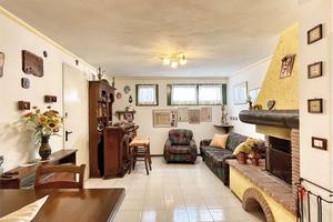 PORZIONE CENTRALE DI VILLA A SCHIERA IN CLASSE A2