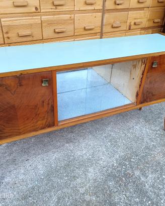 credenza sideboard vintage in legno, con vetrina