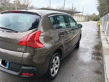auto Peugeot 3008 anno 2011