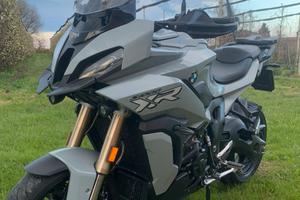 Moto con valigioni