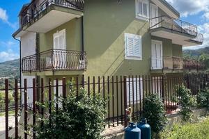 Villa su 4 livelli in località Palombe