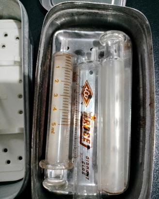 2 bollitori per siringhe vintage