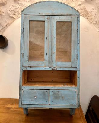 Piccola credenza in arte povera