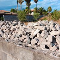 Intoste in pietra lavica