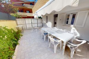 PIANO TERRA RISTRUTTURATO CON POSTO AUTO A 50 METR