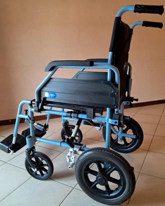 sedia carrozzina pieghevole superleggera
