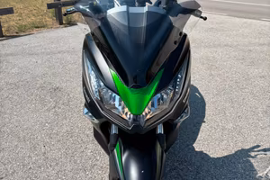 Scooter kawasaki j300
