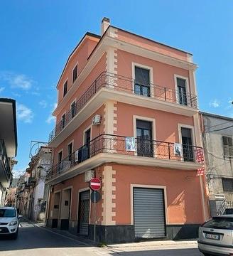 Duplex di 140 mq, 5 vani, accessori e due terrazzi