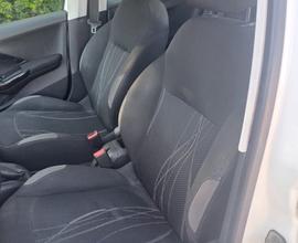 Peugeot 208 come nuova pochi kilometri