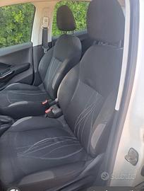 Peugeot 208 come nuova pochi kilometri