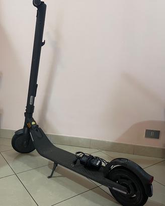 Monopattino elettrico segway e25e