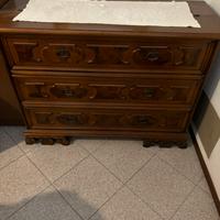 Coopia di comodini e madia in legno vintage.