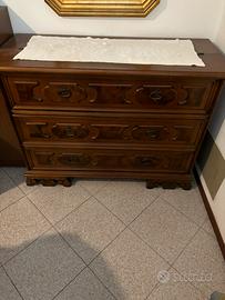 Coopia di comodini e madia in legno vintage.