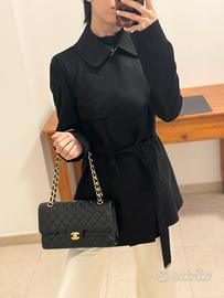 Giacca autunnale dettagli drappeggiati e cintura