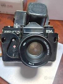 macchina fotografica zenit con flesc