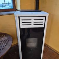 Stufa a pellet MCZ SWING HYDRO 24,8 KW