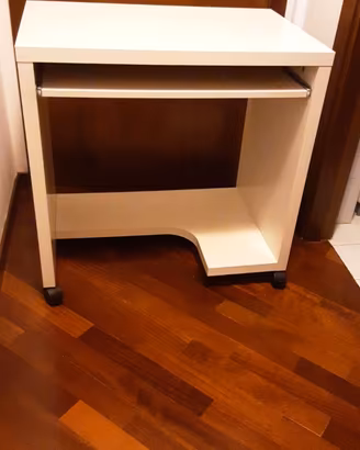 Scrivania bianca IKEA