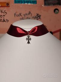 Choker coquette con croce 