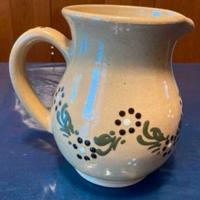 Brocca  in terracotta smaltata di colore giallo