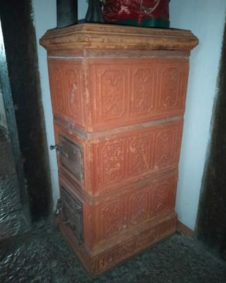 Stufa in cotto decorato