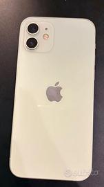 iPhone 12 con vetrino