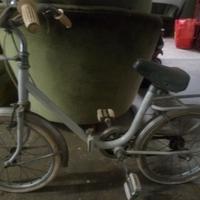 vecchia bicicletta d'epoca vintage bambina