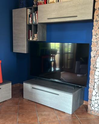 Parete attrezzata con due mensole a sospensione