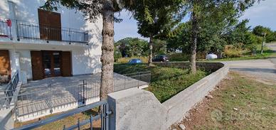 Ampio Terrazzo Giardino e Garage