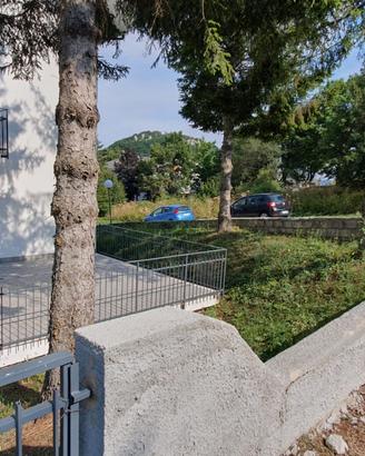 Ampio Terrazzo Giardino e Garage