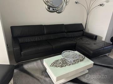 Divano angolare in pelle nera con penisola