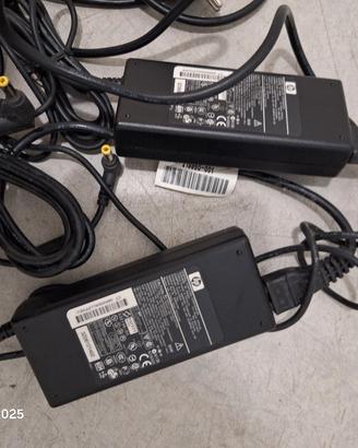 2 caricabatterie per notebook hp nuovi
