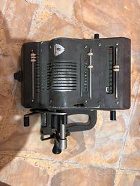 Calcolatrice e tartaruga in pietra