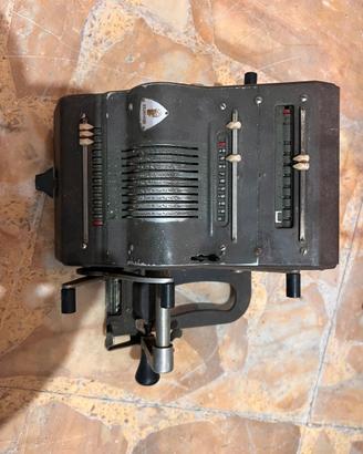 Calcolatrice e tartaruga in pietra