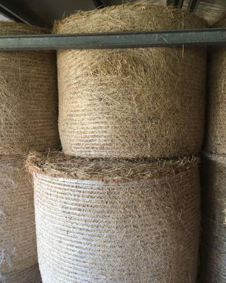 Fieno biologico certificato in rotoli o ballette