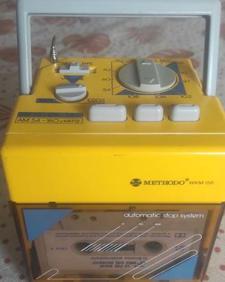 un vecchio Radio/registratore a cassette portatile