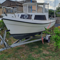 Gozzo cabinato a motore