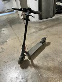 Monopattino elettrico xiaomi scooter 4 lite