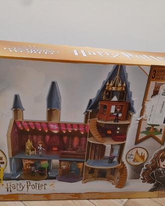 Hogwarts castle and classroom playsets