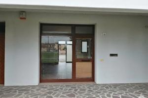 Rif. 9138 Negozio a Castelnovo di Sotto