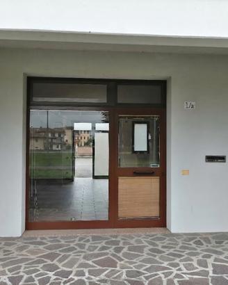 Rif. 9138 Negozio a Castelnovo di Sotto
