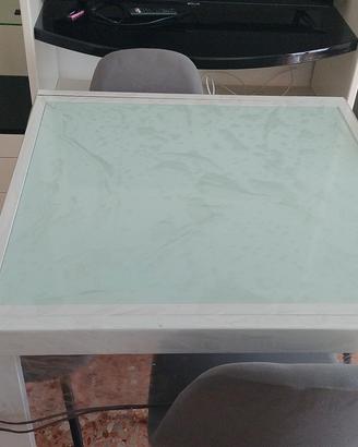 tavolo con vetro bianco  allungabile 
