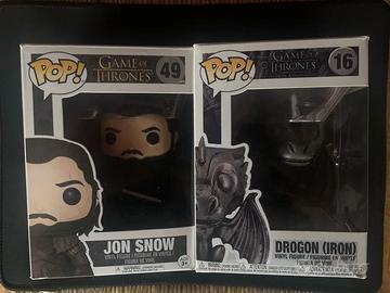 Jon Snow (49) e Dragon Iron (16) Funko Pop