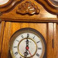 Orologio a pendolo  a parete in legno