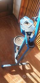 IMBOTTIGLIATRICE TRE PIEDI PER TAPPI DI SUGHERO 