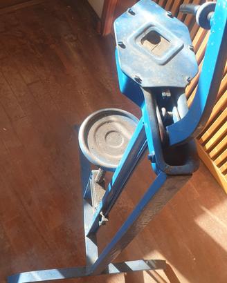 IMBOTTIGLIATRICE TRE PIEDI PER TAPPI DI SUGHERO 