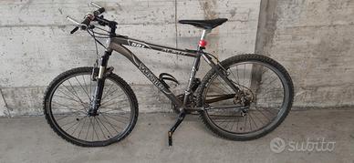 MTB front suspended taglia M