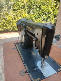 Macchina da Cucire d'Epoca SINGER con Mobile