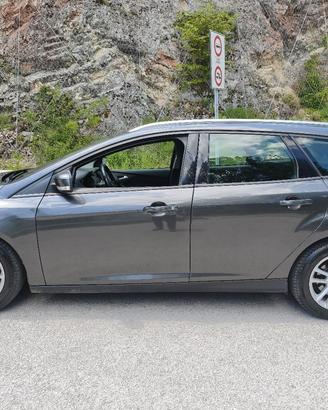 Ford Focus bluetec 1.5 TDci automatica 