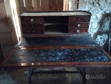 Scrittoio scrivania